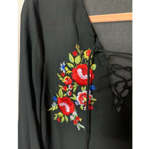 Embroidered top - Picture 2 of 3